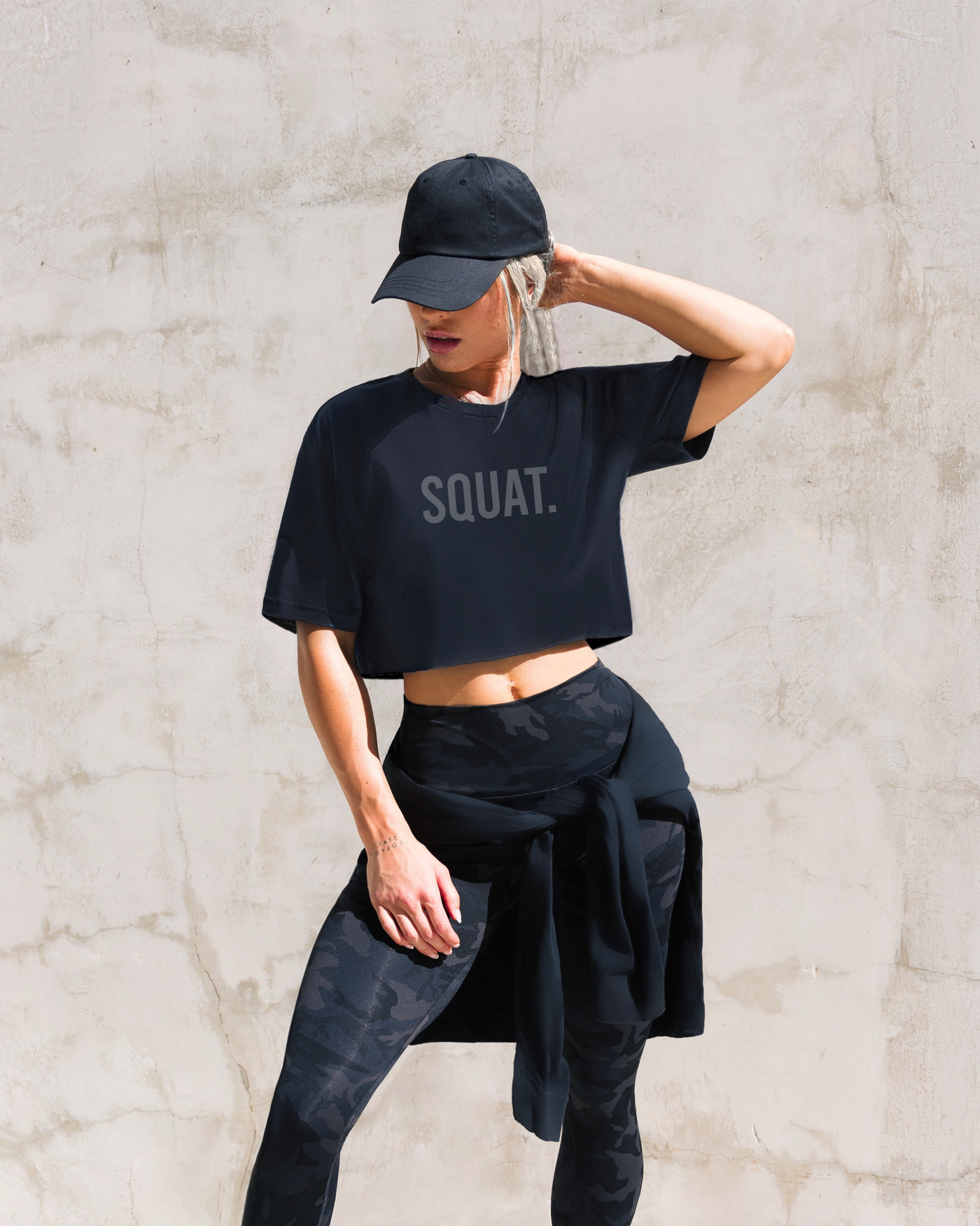 Squat crop tee